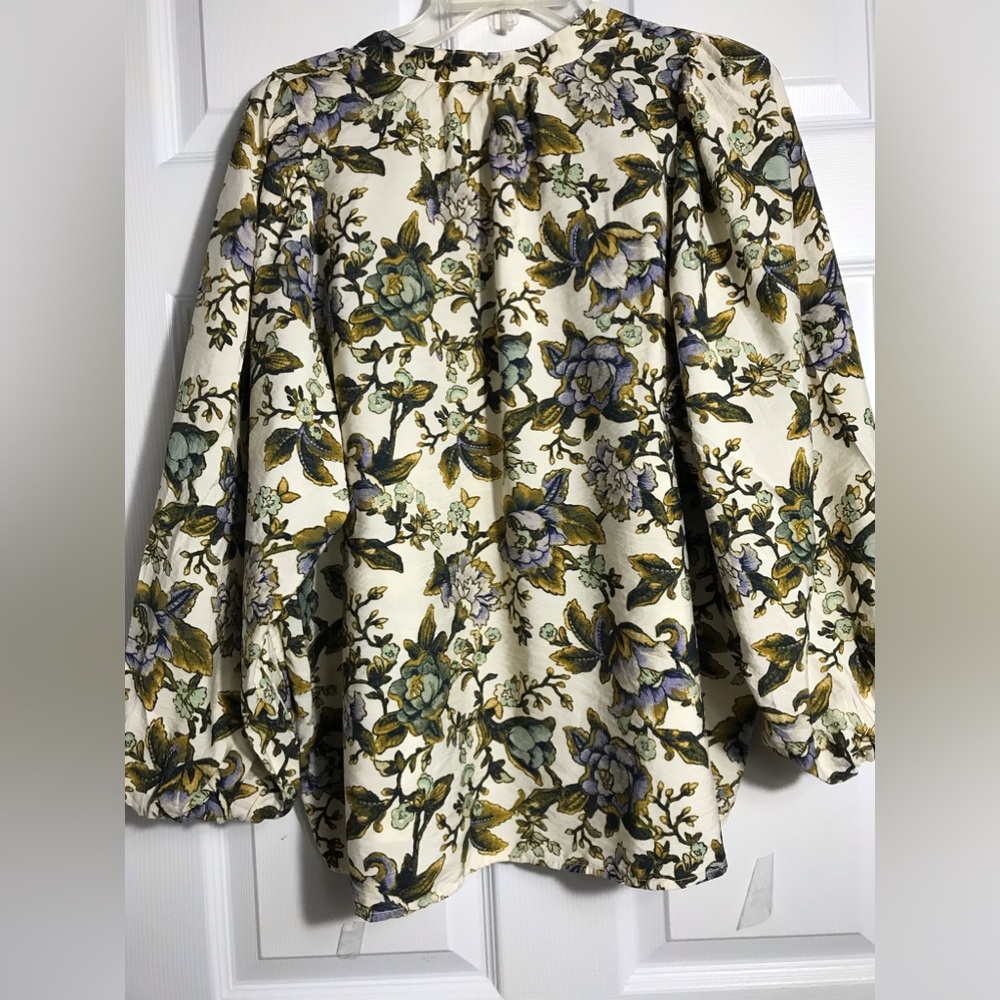 Loft Floral in Cream with Green & Lavender Accents Blouse Top M - Picture 5 of 7